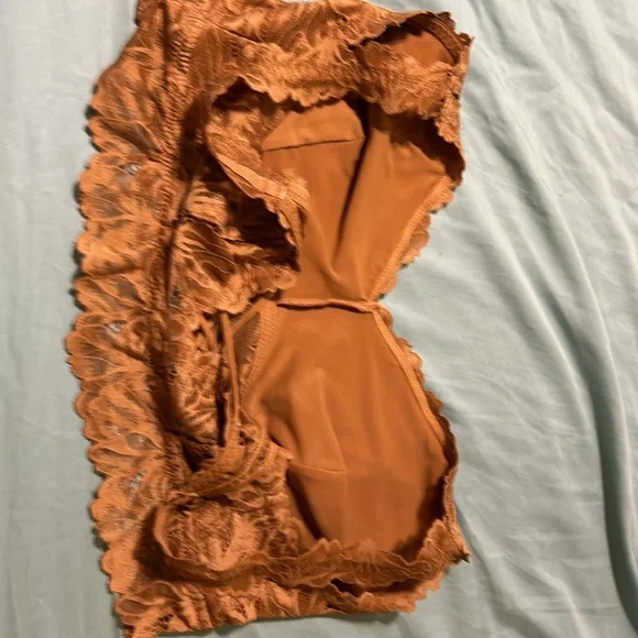 XL Maurice’s bra no padding. Tan. Lace. Elastic under bra area. Pretty. Nice - Picture 7 of 10